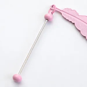 Marcador de metal con pluma y cuentas rosadas, marcapáginas creativo y regalo para estudiantes.