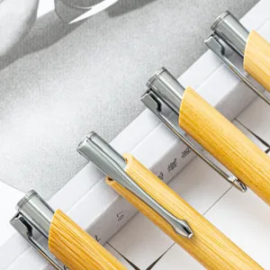 Klikbare bamboe balpen met metalen clip voor kantoor, school, relatiegeschenken en promotiedoeleinden.