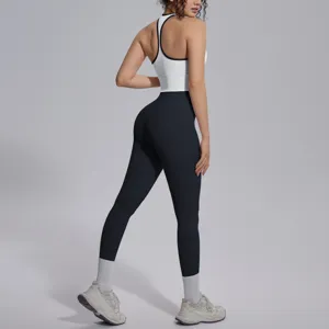 Effen naadloze yogaset met racerback crop top en hoge taille sportlegging voor fitness.