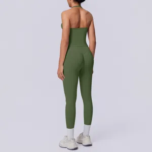 Completo sportivo senza cuciture halter tinta unita vista posteriore, dettagli yoga fitness.