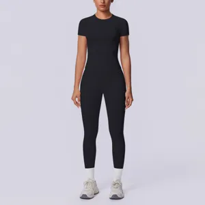 Naadloze gebreide effen strakke yoga sportkleding set voor dames hardlopen en fitness training.