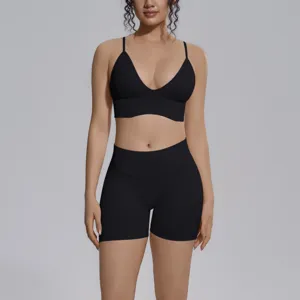 Conjunto deportivo sin costuras monocolor para mujer, sujetador y pantalones cortos de yoga.