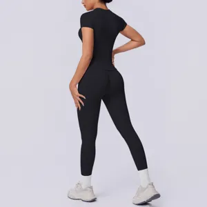 Naadloze gebreide effen strakke yogaset, ademende sportkleding tweedelige set voor fitness.