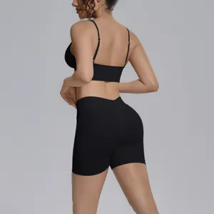Conjunto de yoga sin costuras negro para mujer, sujetador deportivo y pantalones de fitness.