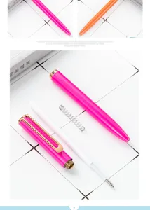Stylo à bille en métal de couleur bonbon avec recharge, ressort et capuchon démontés.