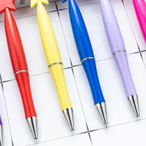 Penna a sfera in plastica girevole a stella colorata creativa con scrittura liscia e colori.