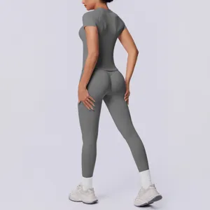Naadloze gebreide yoga-set, ademende korte mouwen top en hoge taille leggings voor fitness sport