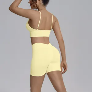Conjunto de yoga sin costuras liso, sujetador deportivo y pantalones cortos, detalle, elástico.