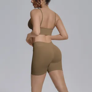 Conjunto de fitness deportivo crop top y shorts de yoga de talle alto liso sin costuras