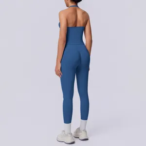 Set yoga senza cuciture monocolore con halter per fitness, corsa e allenamento sportivo.