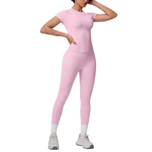 Roze seamless gebreide yoga set voor dames, ademend kort mouw topje en fitness sportlegging.