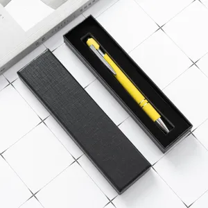 Elegante penna a sfera in metallo giallo con scatola regalo nera per ufficio e affari.