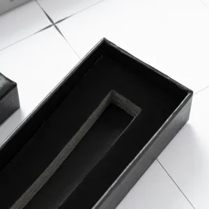 Scatola regalo nera rettangolare per penna con fessura interna carta confezione