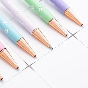 Ensemble de stylo à bille en métal coloré avec pointes or rose et motif floral papeterie
