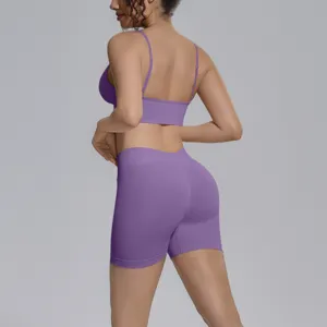 Conjunto de yoga morado sin costuras, sujetador deportivo y short de cintura alta fitness