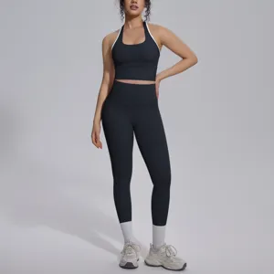 Effenkleurige sport-bh en hoge taille leggings yogaset, elastische fitness activewear.