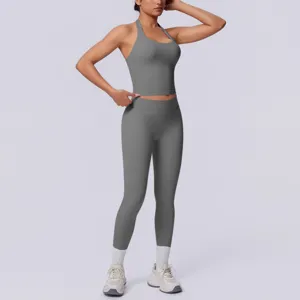 Dettaglio completo sportivo tinta unita senza cuciture per fitness e yoga.