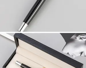 Detailansicht des edlen Metall-Geschenkstiftes mit schwarzem und silbernem Gehäuse und Box.