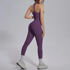 Effen paarse rugloze yoga jumpsuit, premium nylon fitness sportkleding voor dames gym.