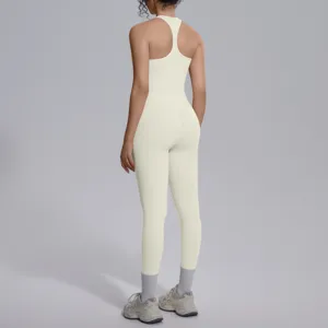 Naadloze geribbelde yogaset voor dames, met racerback sport-bh en hoge taille leggings.