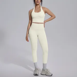 Effen halter sport-bh en hoge taille yogabroek set voor fitness gym hardlopen en workout.