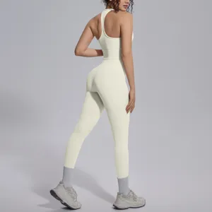 Effen yogaset met sport-bh en high waist legging voor fitness en hardlooptraining.
