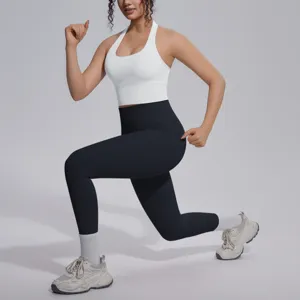 Gedetailleerd overzicht van de sportbh en high-waist yoga leggings voor fitness en hardlopen.