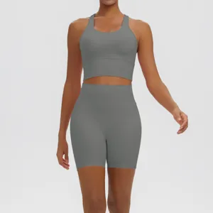 Detail view showing the breathable fabric and supportive stretch design of the grey fitness set.