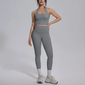 Effen grijs halter sportbeha en hoge taille yoga leggings actieve set voor fitness.