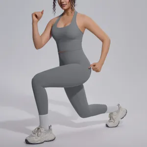 Grijs yoga set voor vrouwen, sportkleding tweedelig actieve outfit voor fitness en training.