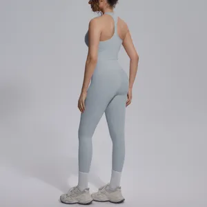 Effen sportset van nylon, sport-bh met racerback en strakke yogalegging voor fitness.