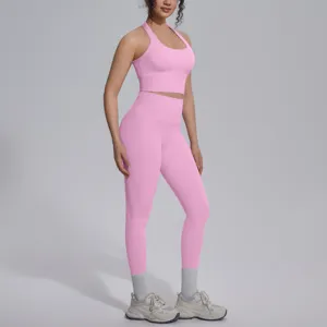 Roze sportset detail, naadloze fitness crop top en hoge taille legging voor workout.