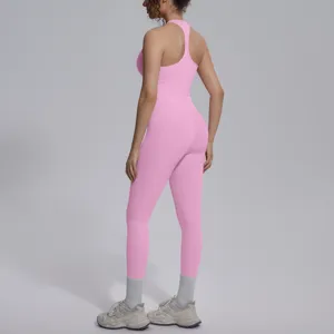 Roze naadloze yogaset detail, sportieve sport-bh en hoogwaardige fitness-leggings.