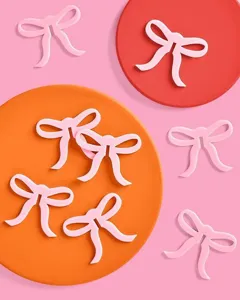 Ciondoli per bicchieri di vino in acrilico rosa, simpatici segnabevande per feste.