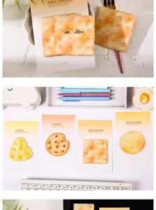 Kreatives lebensmittelformiges Haftnotizen-Set mit Soda-Cracker, Kase, Keksen und Chips-Motiven.
