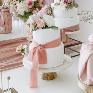 Exquisites ausgefranstes Stoffband für Hochzeitsdeko, Blumenverpackung und elegante Geschenke.