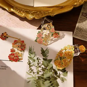 Lot de marque-pages en métal avec roses et cage d'oiseau, cadeau raffiné pour les lecteurs.