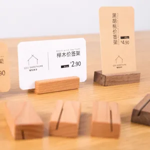 Porta etichetta prezzo in legno con base in faggio e noce per esposizione in panetteria.