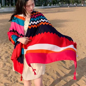 Chale coloré style ethnique pour femmes, cape à imprimé géométrique vibrant avec belles franges.
