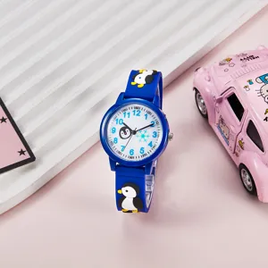 Jolie montre enfant pingouin dessin animé pour garçons et filles, montre quartz étanche gros plan.