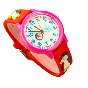 Simpatico orologio al quarzo per bambini con ghiera rosa e cinturino rosso con simpatico pinguino.