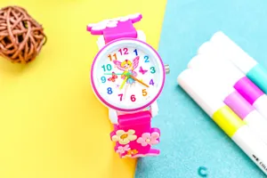 Kinderen cartoon bloem fee quartz horloge met heldere roze strap en duidelijke cijfers.