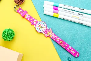 Kinder cartoon fee quartz horloge met roze siliconen bandje en leuk bloemen wijzerplaat.