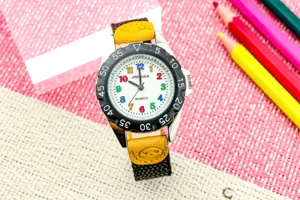 Kinder Canvas Quarz Armbanduhr Kinder Outdoor Sportuhr mit buntem digitalen Zifferblatt.