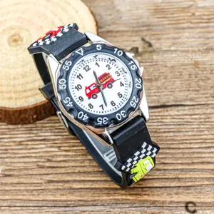 Kinderquarzuhr mit klaren Zahlen und Feuerwehrauto Zifferblatt, schwarzes Armband für Jungen.