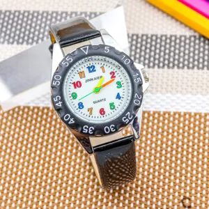 Orologio al quarzo per bambini numeri colorati cinturino in pelle nera per ragazzi e ragazze
