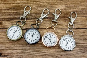 Montre infirmière quartz avec porte-clés boîtier en métal coloré style très pratique