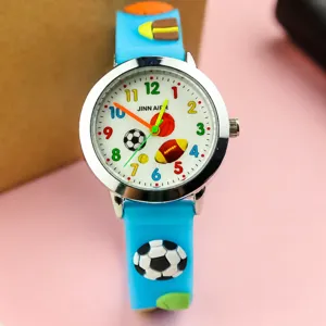 Kinder Cartoon Sportuhr mit bunten Zahlen und Fussball Silikonarmband, klare Hauptansicht.
