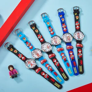 Montre quartz dessin animé pompier pour enfants avec bracelet silicone style mignon.