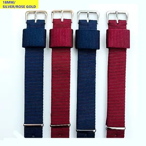 Dettaglio cinturino orologio in nylon 18mm, trama tessuta blu e rossa con fibbia.